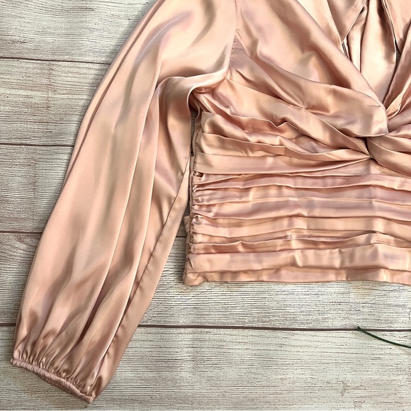 EXPRESS Twist Front Tie Back Top - Picture 5 of 16